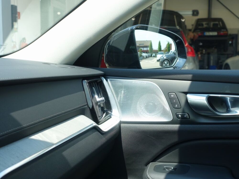 V60 PHEV T8 AWD Ultra Dark 455 ch Bowers Wilkins S. Ventil&eacute;s Aut 2025 occasion 69007 Lyon