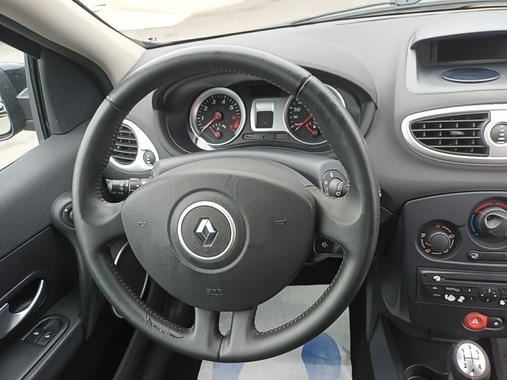 Clio Expression Clim 1.2 TCE 100 Eco2 2010 occasion 35210 Ch&acirc;tillon-en-Vendelais