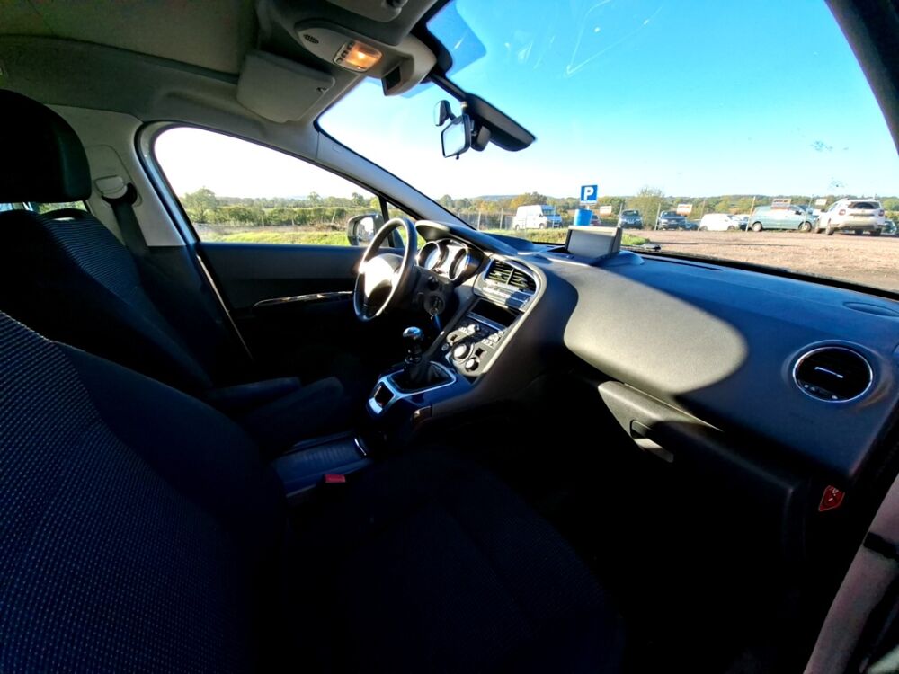 5008 1.6 HDI FAP ALLURE 2012 occasion 61170 Montchevrel