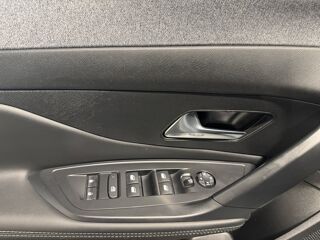 308 1.6 HYBRID 180 E-AUTO 8 ALLURE 2024 occasion 30220 Aigues-Mortes