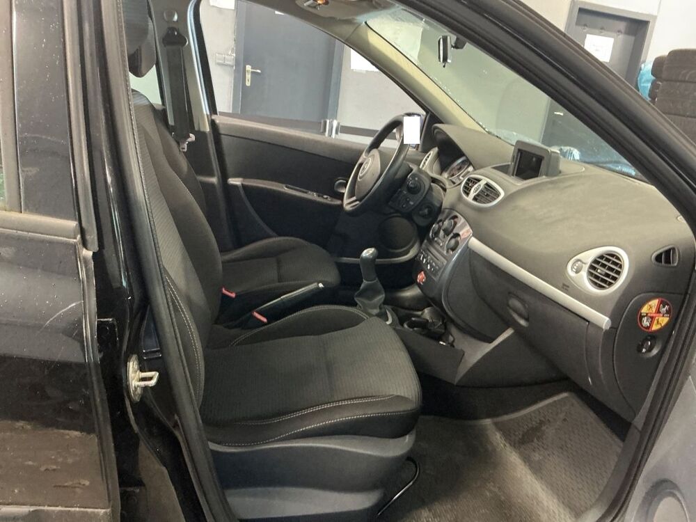 Clio Dynamique TomTom 1.2 TCE 100 Eco2 2012 occasion 35210 Ch&acirc;tillon-en-Vendelais