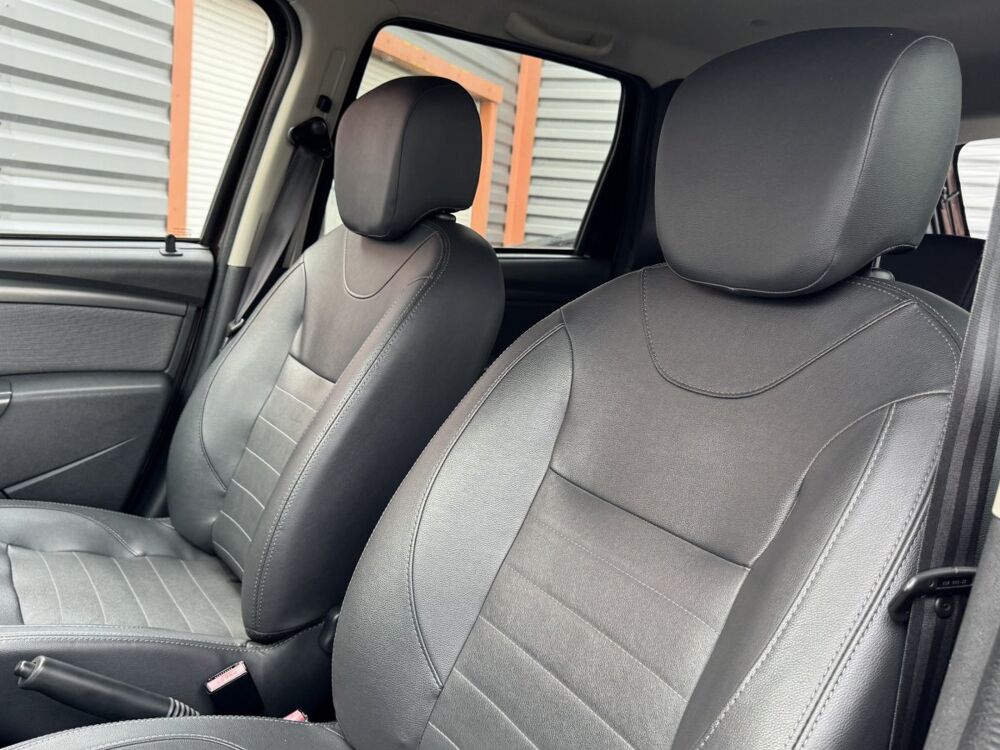 Duster Black Touch 2017 dCi 110 ATTELAGE / DISTRIBUTION OK / PAS AD 2017 occasion 86440 Mign&eacute;-Auxances