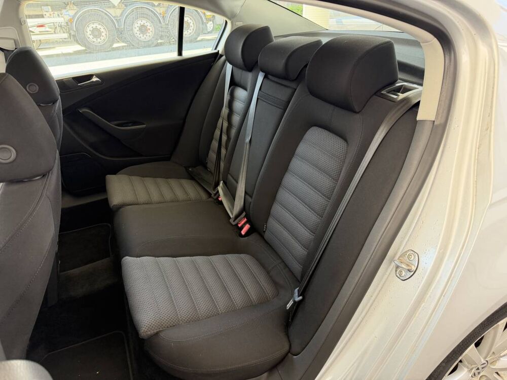 Passat Sportline 2.0 16S TDI 140 DSG 2007 occasion 53210 Soulg&eacute;-sur-Ouette