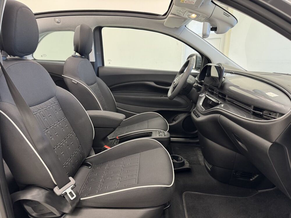 500 C 42kWh Pack Confort & Style 2023 occasion 76360 Barentin