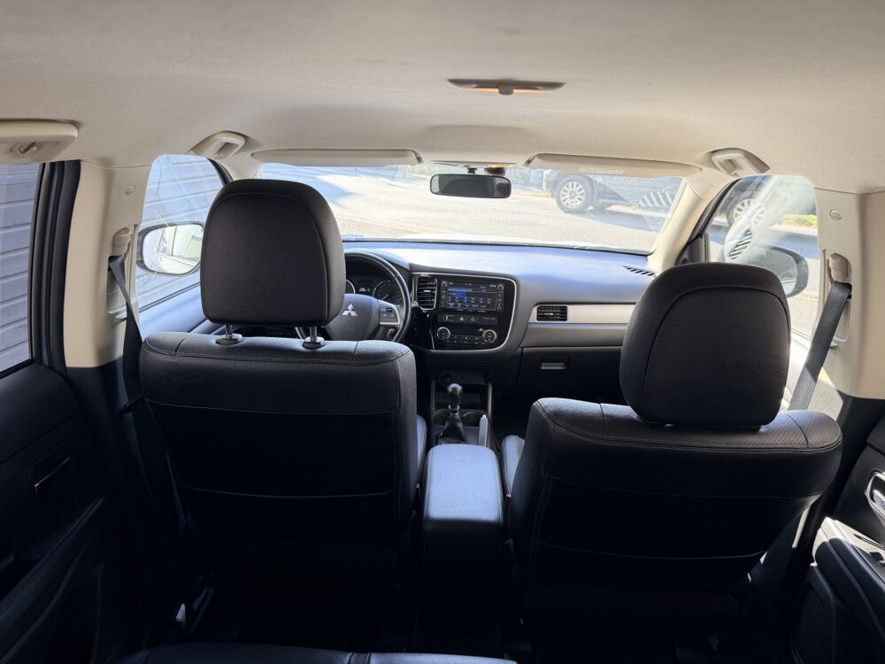 Outlander 2.2 DI-D 4WD camera/gps/cuir/7places 2015 occasion 53210 Soulg&eacute;-sur-Ouette