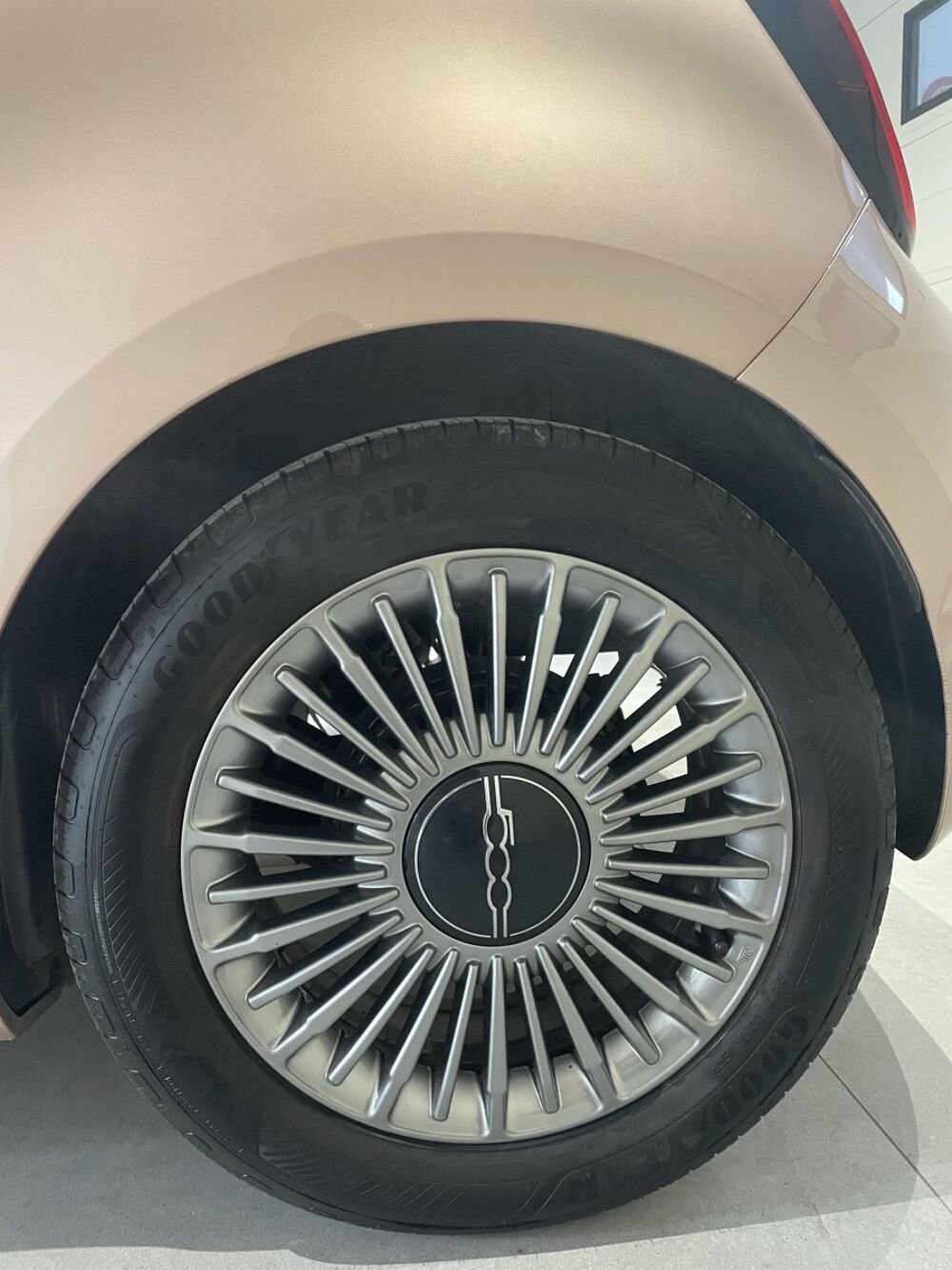 500 E 24kWh Pack Confort & Style 3+1 2023 occasion 76360 Barentin