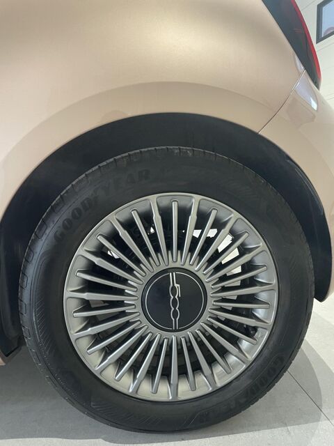 500 E 24kWh Pack Confort & Style 3+1 2023 occasion 76360 Barentin