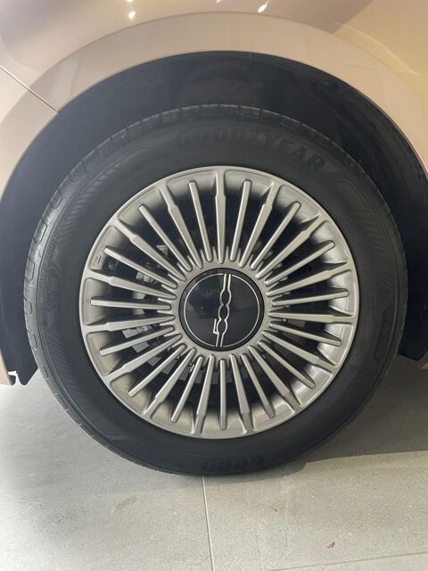 500 E 24kWh Pack Confort & Style 3+1 2023 occasion 76360 Barentin