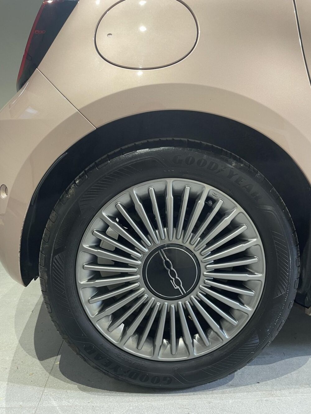 500 E 24kWh Pack Confort & Style 3+1 2023 occasion 76360 Barentin
