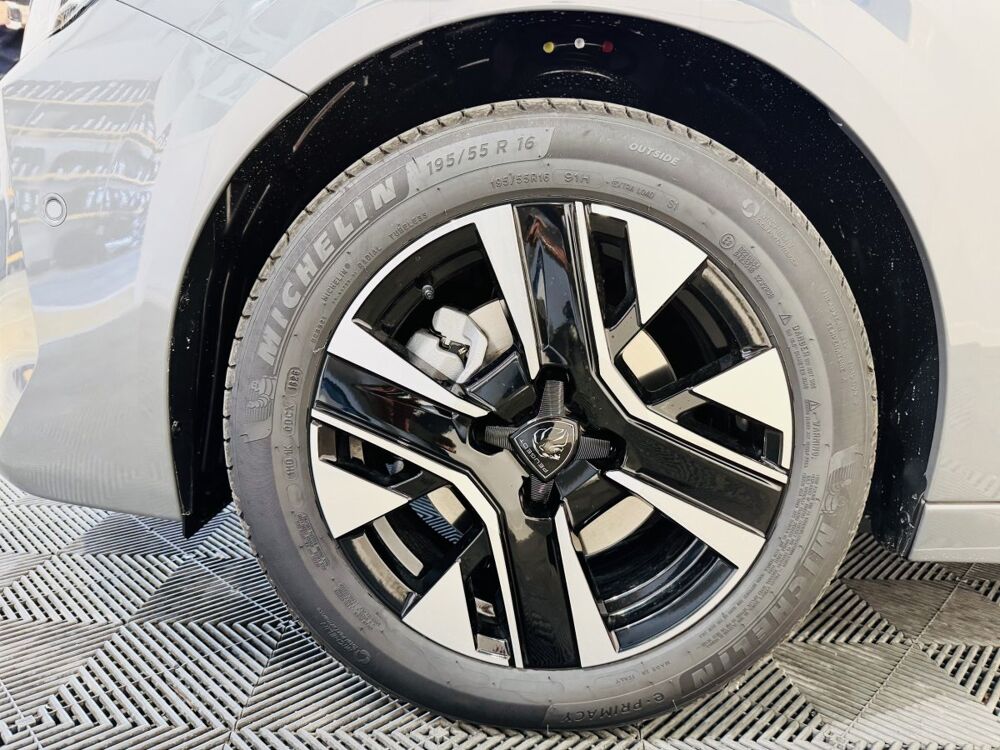 208 Hybrid 110 e-DCS6 Allure + OPTIONS 2026 occasion 30220 Aigues-Mortes
