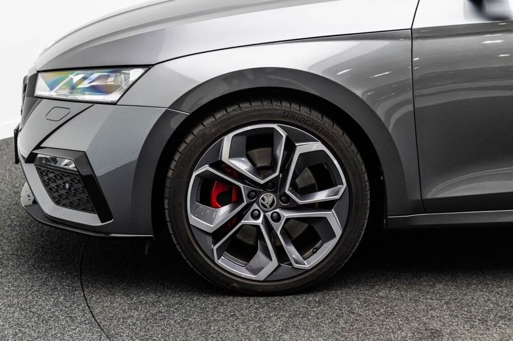 Octavia 2.0 TSI RS 245 ch Toit ouvrant Attelage Matrix LED Autres mo 2023 occasion 69007 Lyon