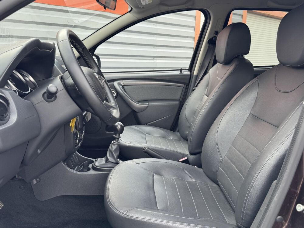 Duster Black Touch 2017 dCi 110 ATTELAGE / DISTRIBUTION OK / PAS AD 2017 occasion 86440 Mign&eacute;-Auxances
