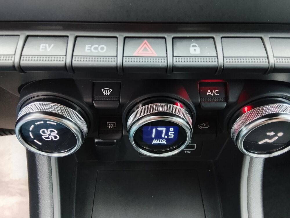 Captur Business E-Tech hybride 145 -21 2022 occasion 42240 Unieux