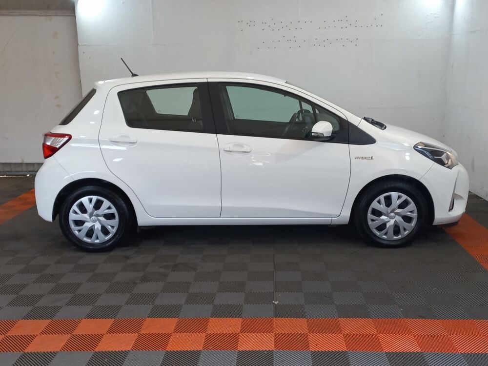 Yaris 1.5 VVT-I HYBRID France Business 2019 occasion 91580 &Eacute;tr&eacute;chy