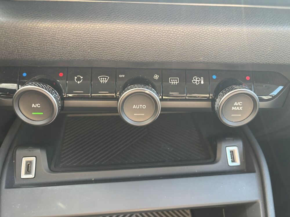 C4 PureTech 130 S&S EAT8 Shine 2021 occasion 69330 Meyzieu