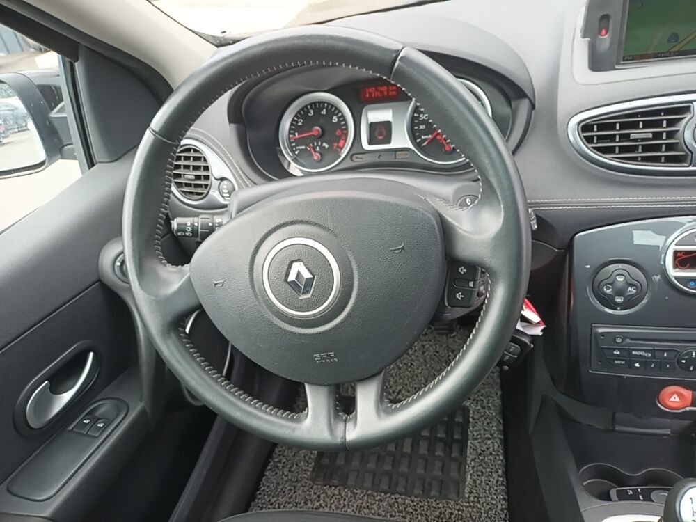 Clio Dynamique TomTom 1.2 TCE 100 Eco2 2011 occasion 35210 Ch&acirc;tillon-en-Vendelais