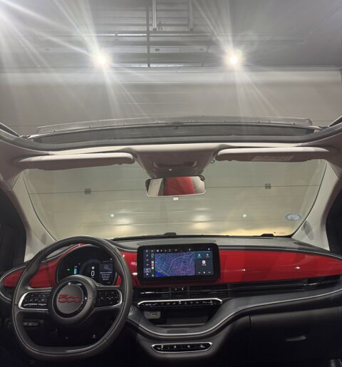 500 C 24kWh (Red) 2023 occasion 76360 Barentin