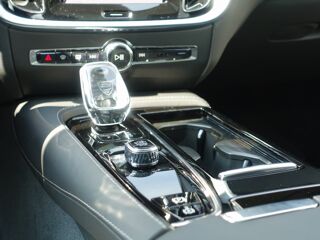 V60 PHEV T8 AWD Ultra Dark 455 ch Bowers Wilkins S. Ventil&eacute;s Aut 2025 occasion 69007 Lyon