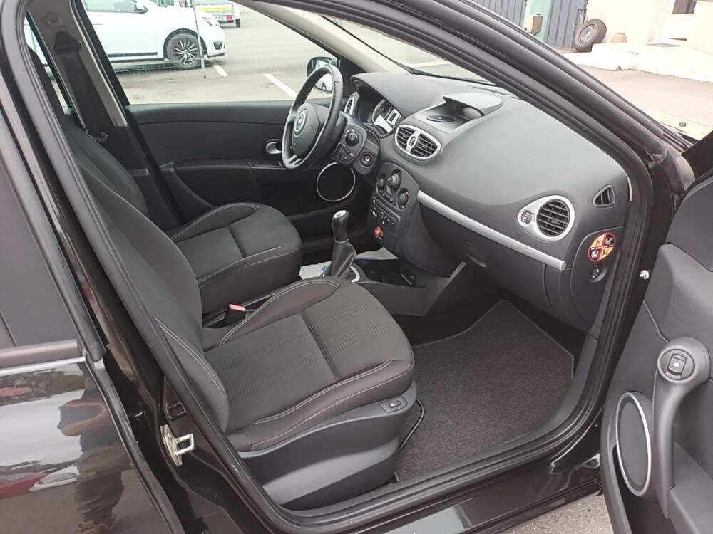 Clio Expression Clim 1.2 TCE 100 Eco2 2010 occasion 35210 Ch&acirc;tillon-en-Vendelais