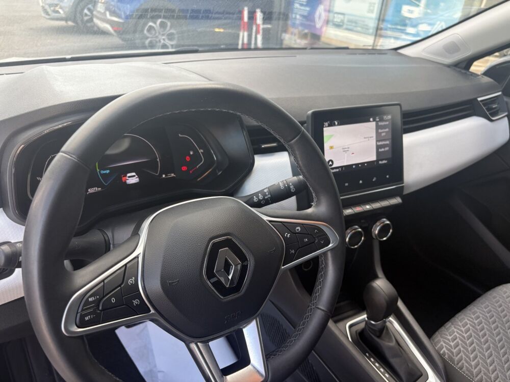 Clio Evolution r&eacute;versible E-Tech full hyb 145 2023 occasion 30610 Sauve
