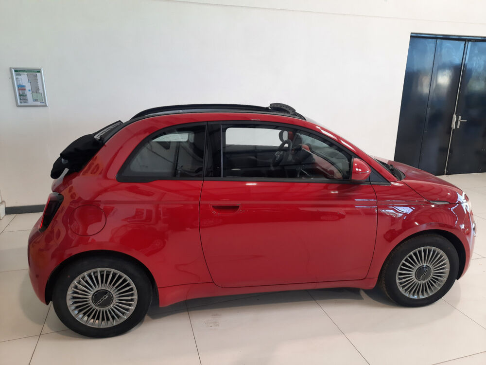 500 E BEV 24KWH C (RED) 2024 occasion 76360 Barentin