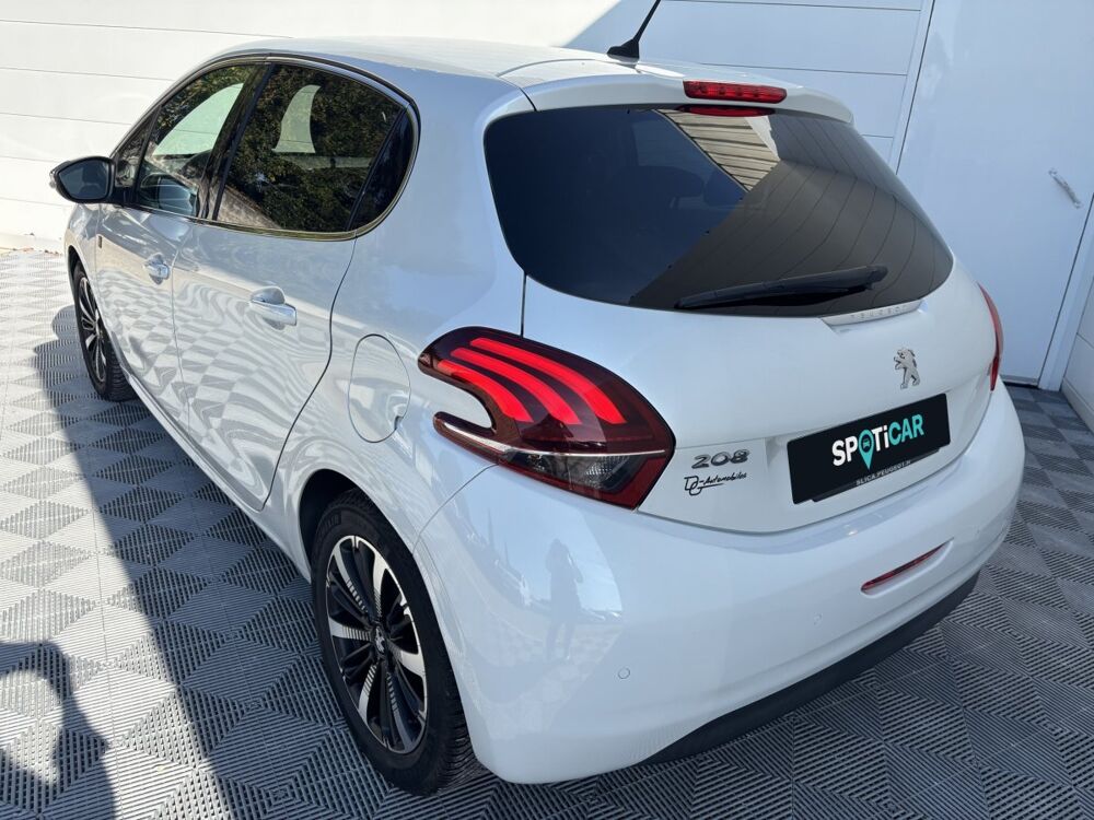 208 Puretech 110 €6.c S&S EAT6 TECH EDITION 2018 occasion 69330 Meyzieu