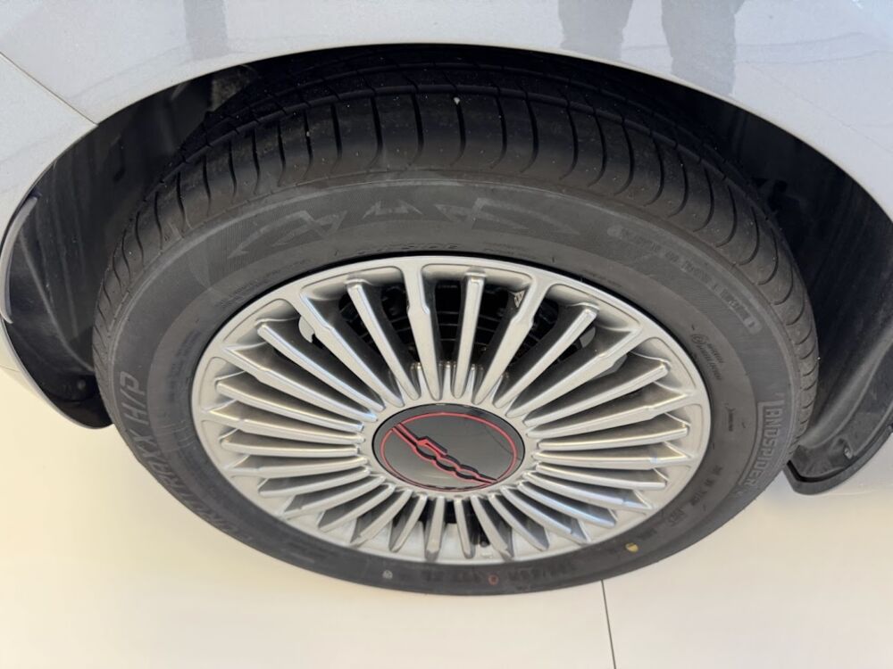 500 24kWh (Red) 2023 occasion 76360 Barentin