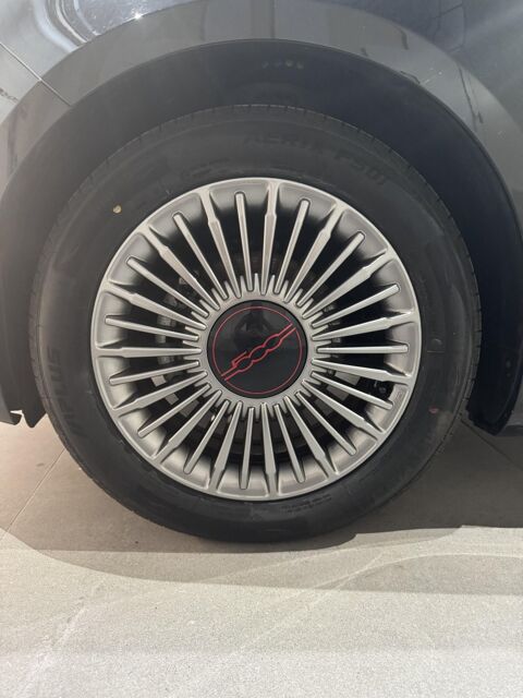 500 C 24kWh (Red) 2023 occasion 76360 Barentin