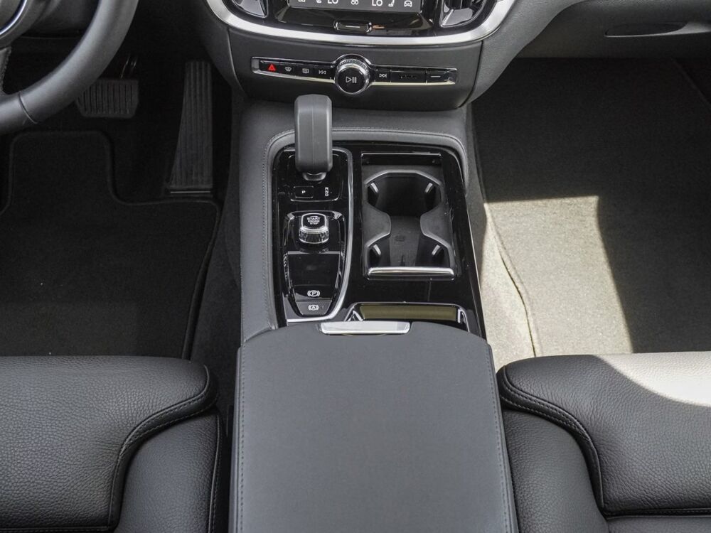 V60 PHEV T8 Plus Dark 455 ch Attelage Cam&eacute;ra 360&deg; Toit Pano Autr 2024 occasion 69007 Lyon
