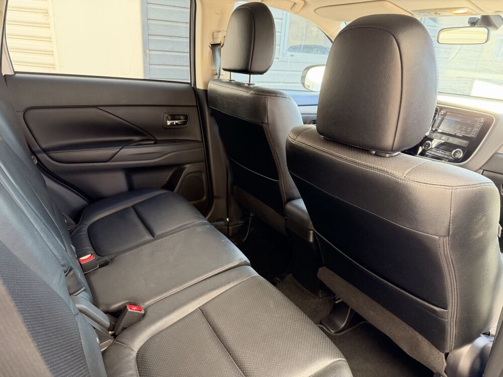 Outlander 2.2 DI-D 4WD camera/gps/cuir/7places 2015 occasion 53210 Soulg&eacute;-sur-Ouette