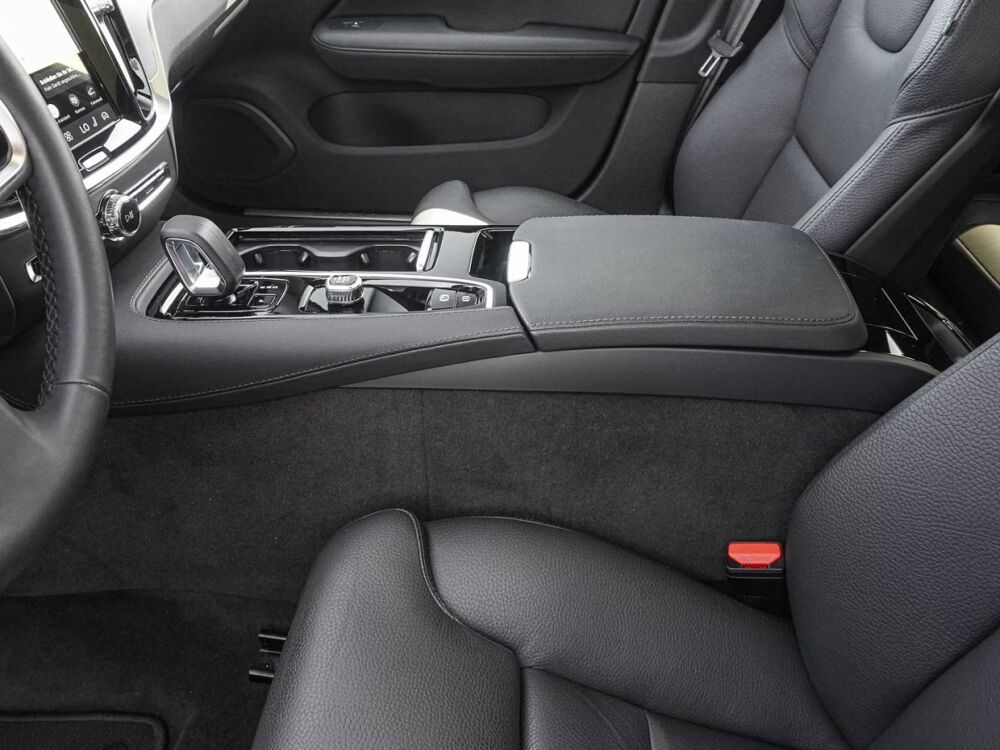 V60 PHEV T8 Plus Dark 455 ch Attelage Cam&eacute;ra 360&deg; Toit Pano Autr 2024 occasion 69007 Lyon