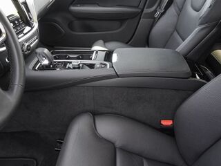 V60 PHEV T8 Plus Dark 455 ch Attelage Cam&eacute;ra 360&deg; Toit Pano Autr 2024 occasion 69007 Lyon