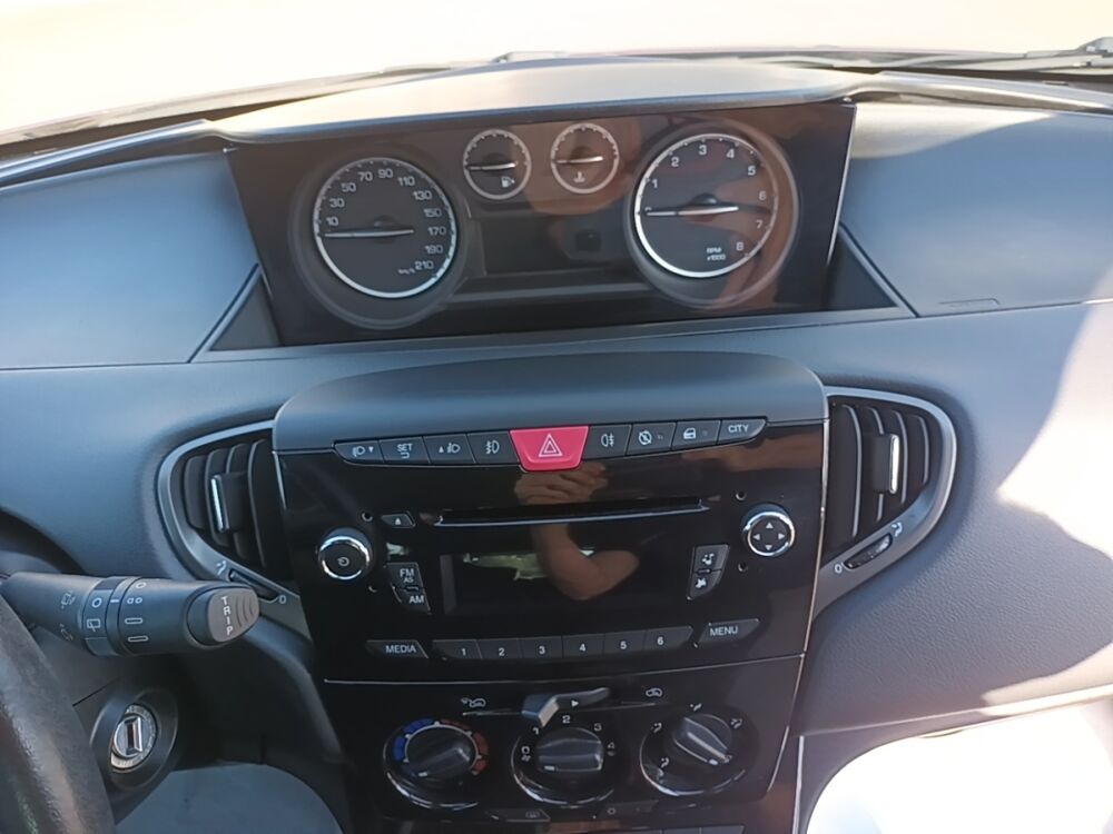 Ypsilon 0,9 TwinAir 85 ch Stop&Start Gold DFS 2011 occasion 35210 Ch&acirc;tillon-en-Vendelais
