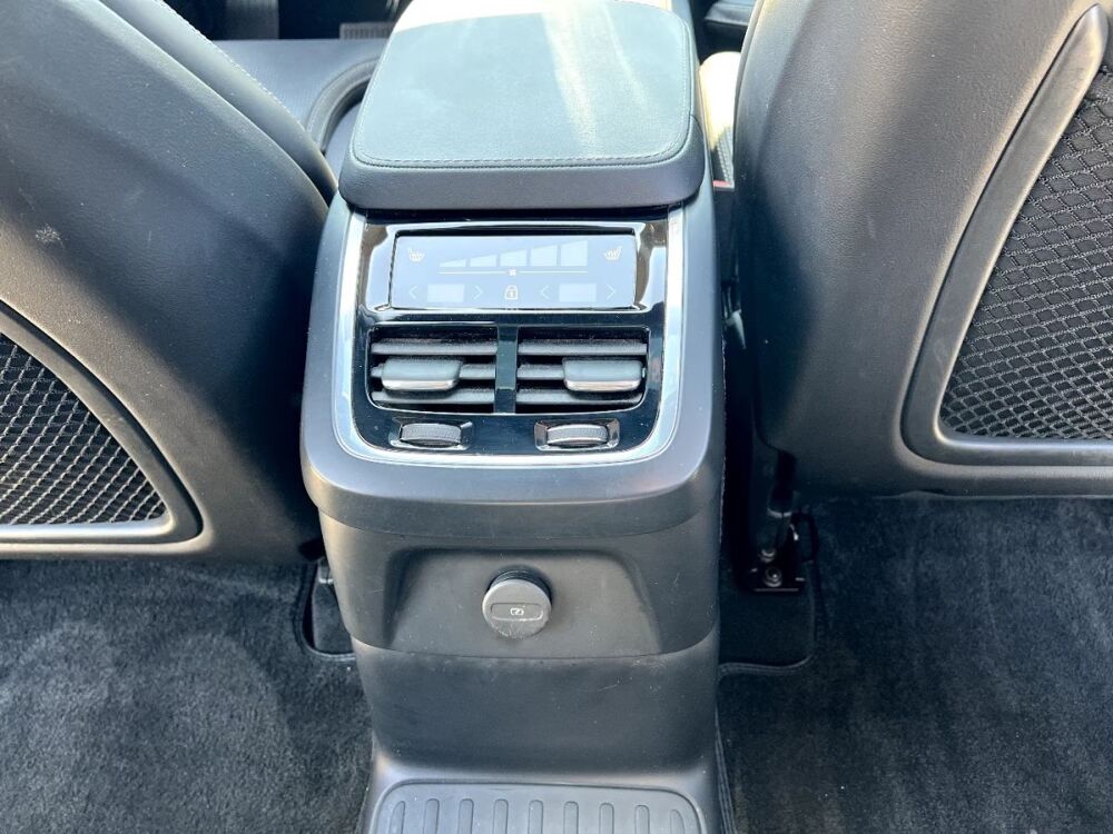 XC90 T8 AWD Ultra Dark 455 ch Bowers Wilkins Attelage Cam&eacute;ra 360&deg; 2024 occasion 69007 Lyon
