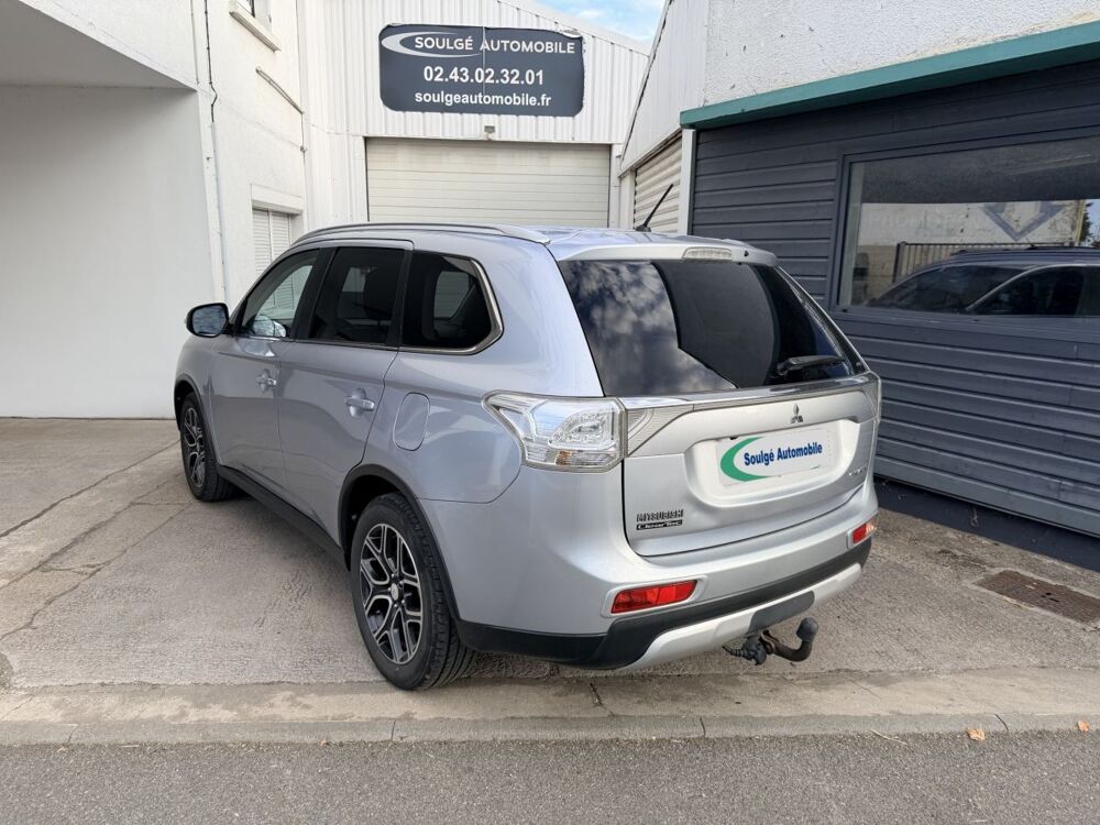 Outlander 2.2 DI-D 4WD camera/gps/cuir/7places 2015 occasion 53210 Soulg&eacute;-sur-Ouette