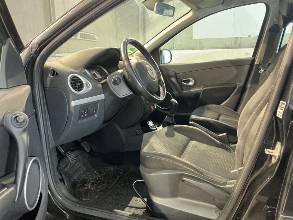 Clio Expression Clim 1.2 16v 75 Eco2 2011 occasion 35210 Ch&acirc;tillon-en-Vendelais