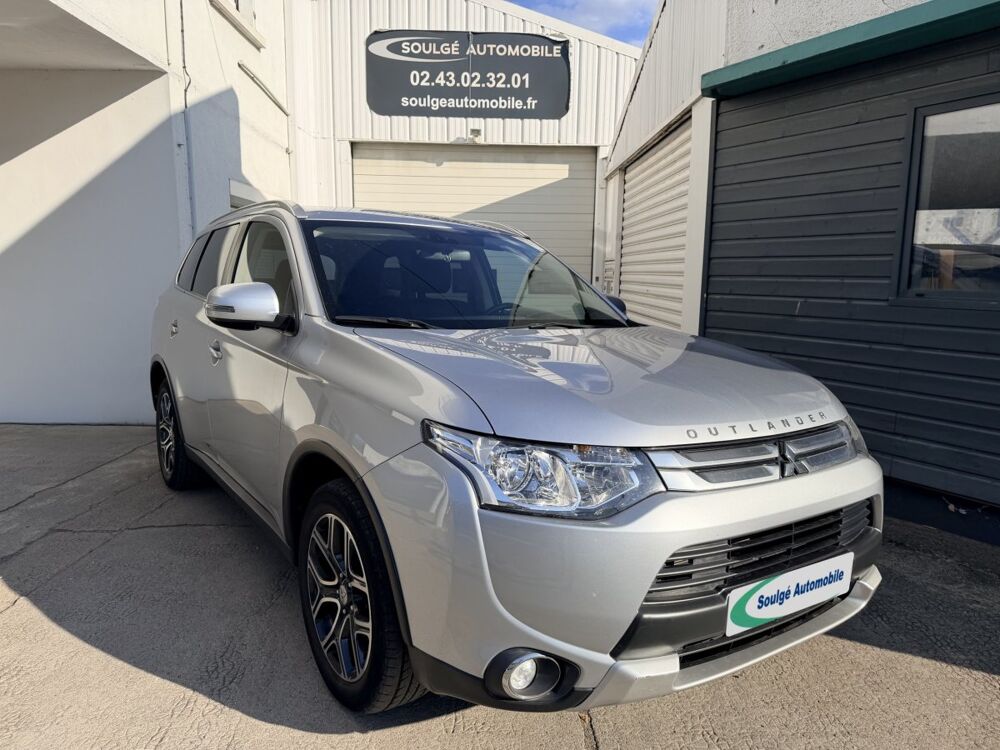 Outlander 2.2 DI-D 4WD camera/gps/cuir/7places 2015 occasion 53210 Soulg&eacute;-sur-Ouette