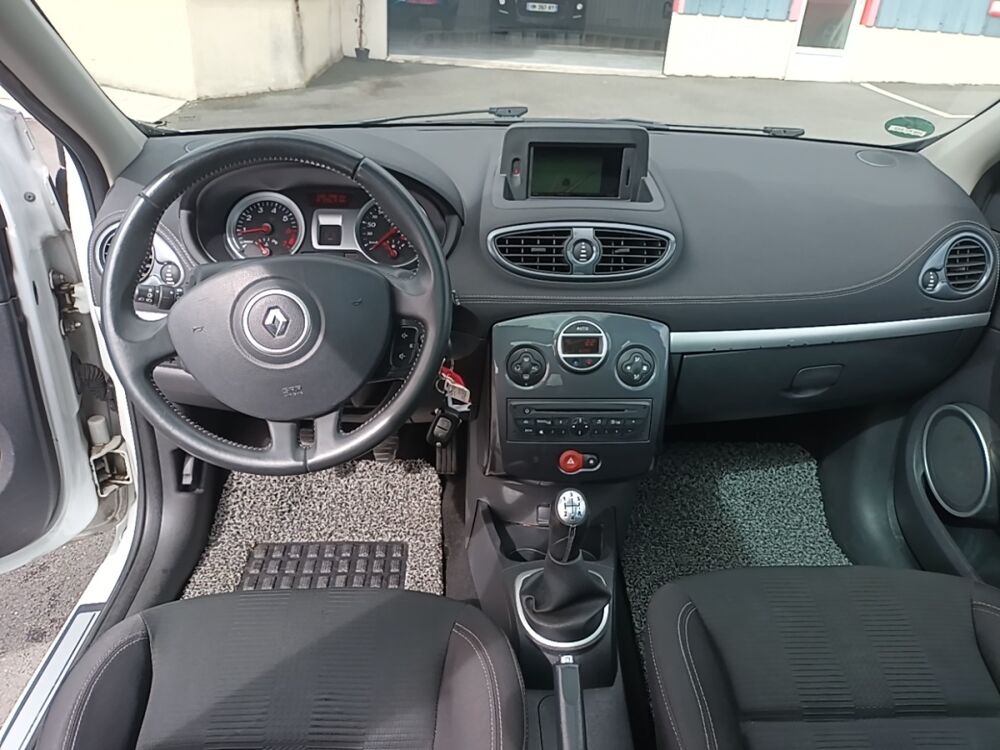 Clio Dynamique TomTom 1.2 TCE 100 Eco2 2011 occasion 35210 Ch&acirc;tillon-en-Vendelais