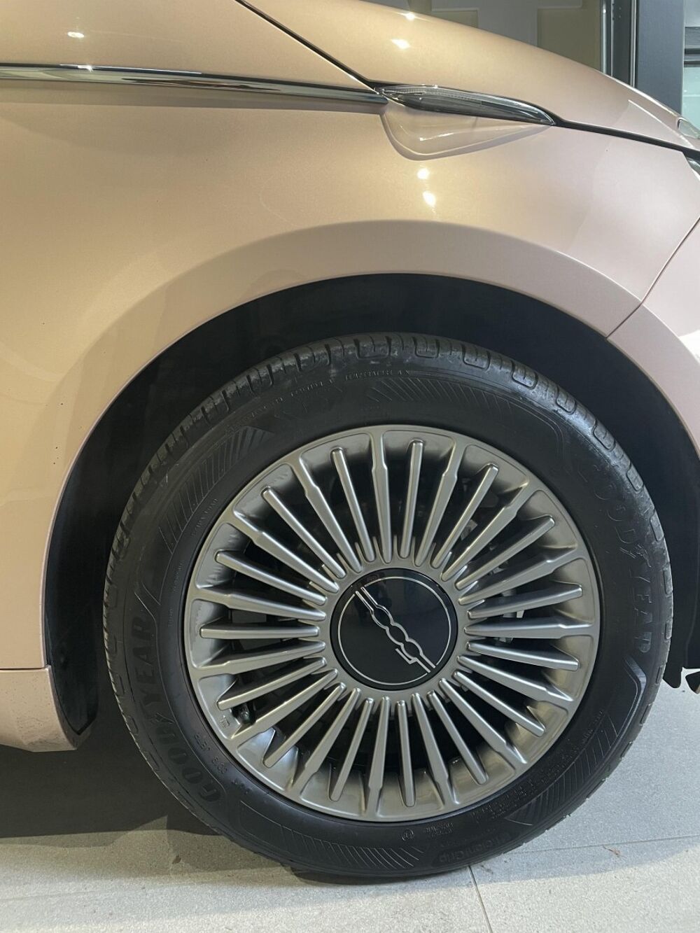 500 E 24kWh Pack Confort & Style 3+1 2023 occasion 76360 Barentin
