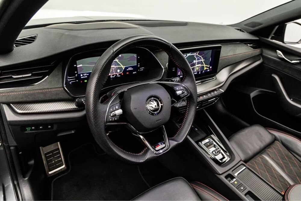Octavia 2.0 TSI RS 245 ch Toit ouvrant Attelage Matrix LED Autres mo 2023 occasion 69007 Lyon