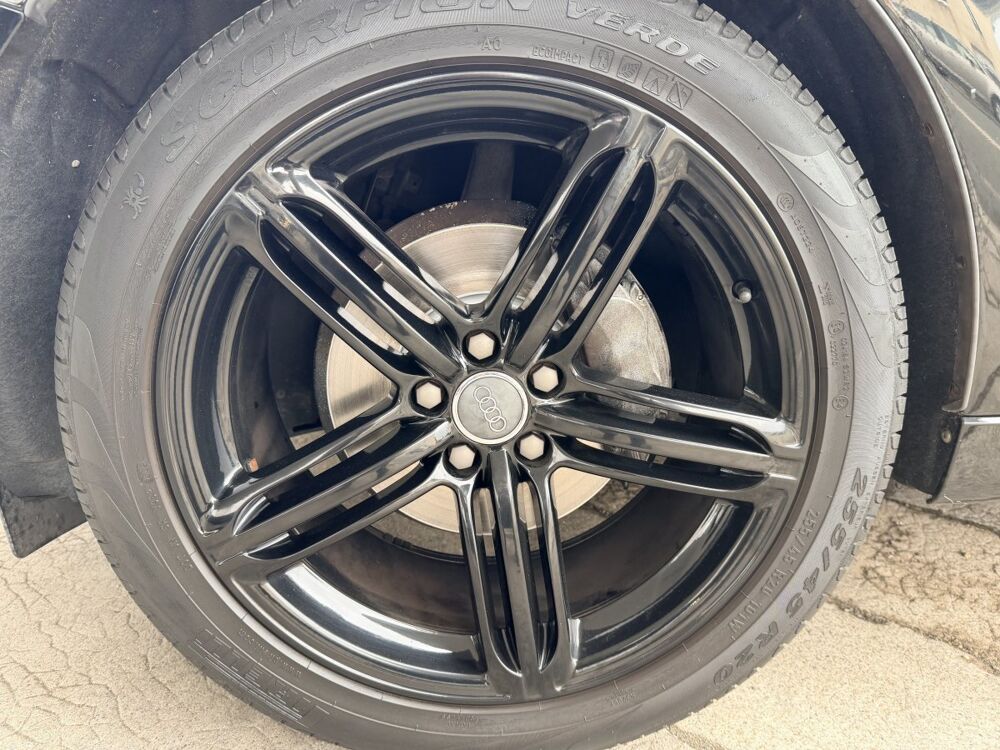 Q5 2.0 TDI 150 full black 2015 occasion 53210 Soulg&eacute;-sur-Ouette