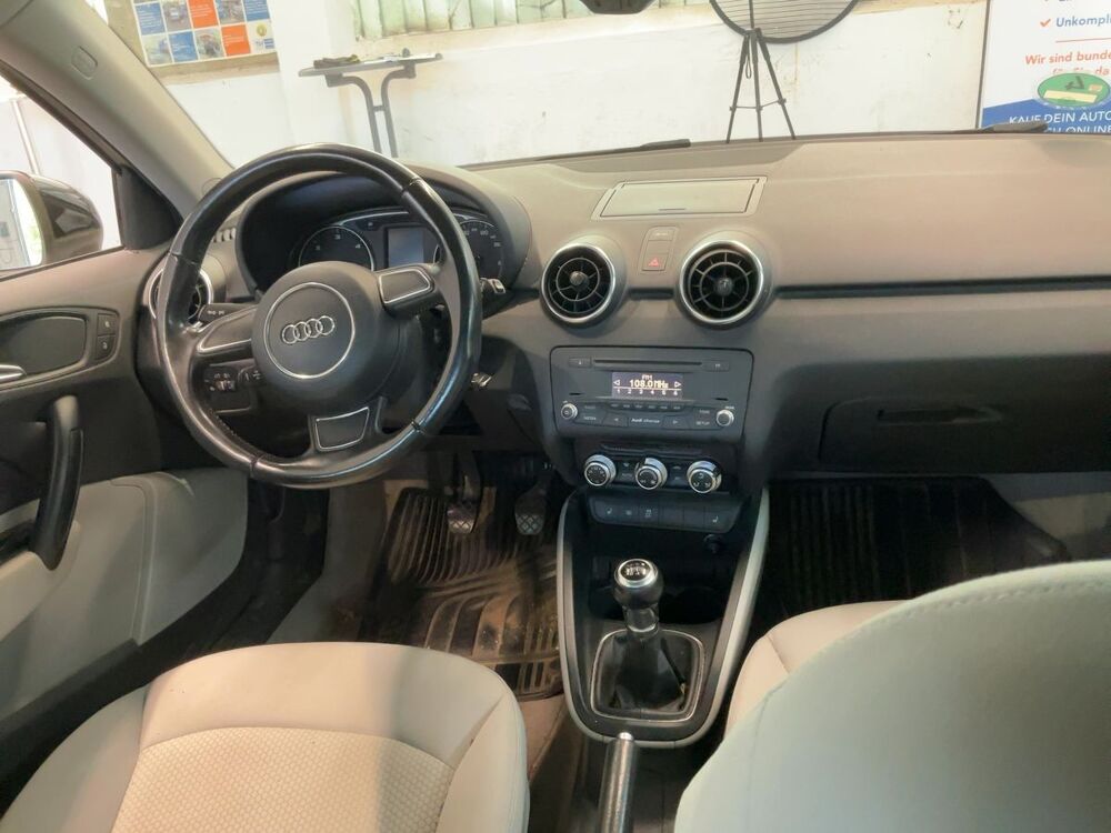 A1 1.6 TDI 90 ATTRACTION 2012 occasion 35210 Ch&acirc;tillon-en-Vendelais