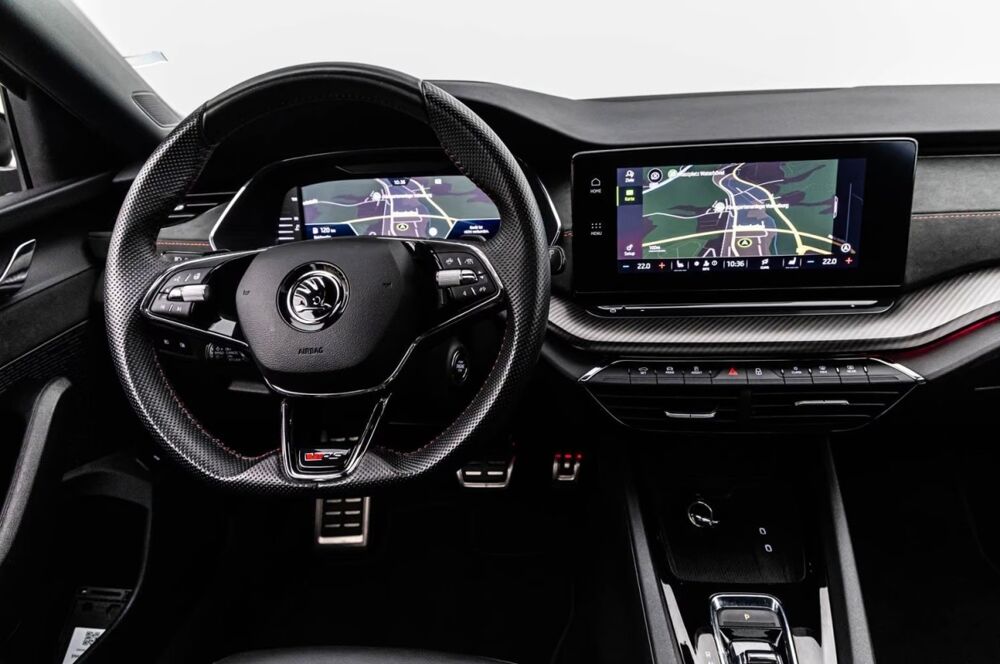Octavia 2.0 TSI RS 245 ch Toit ouvrant Attelage Matrix LED Autres mo 2023 occasion 69007 Lyon