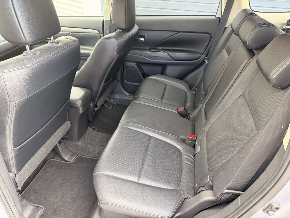 Outlander 2.2 DI-D 4WD camera/gps/cuir/7places 2015 occasion 53210 Soulg&eacute;-sur-Ouette