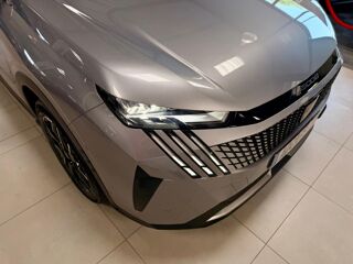 5008 1.2 HYBRID 145 E-DCS6 Allure Business 2026 occasion 63360 Gerzat
