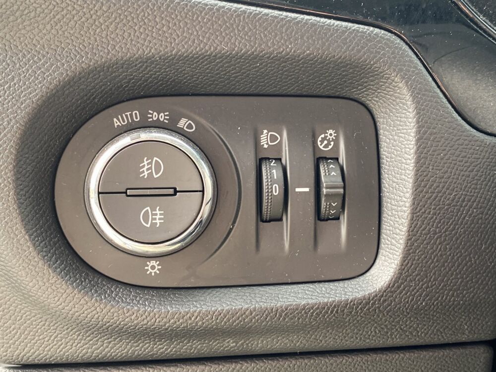 Corsa Electrique 136ch CORSA-E Edition Busin 2021 occasion 30260 Quissac