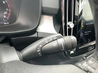 XC40 T3 163 Geartronic 8 Momentum 5 portes (juin 2020) (co2 165) 2020 occasion 40160 Parentis-en-Born