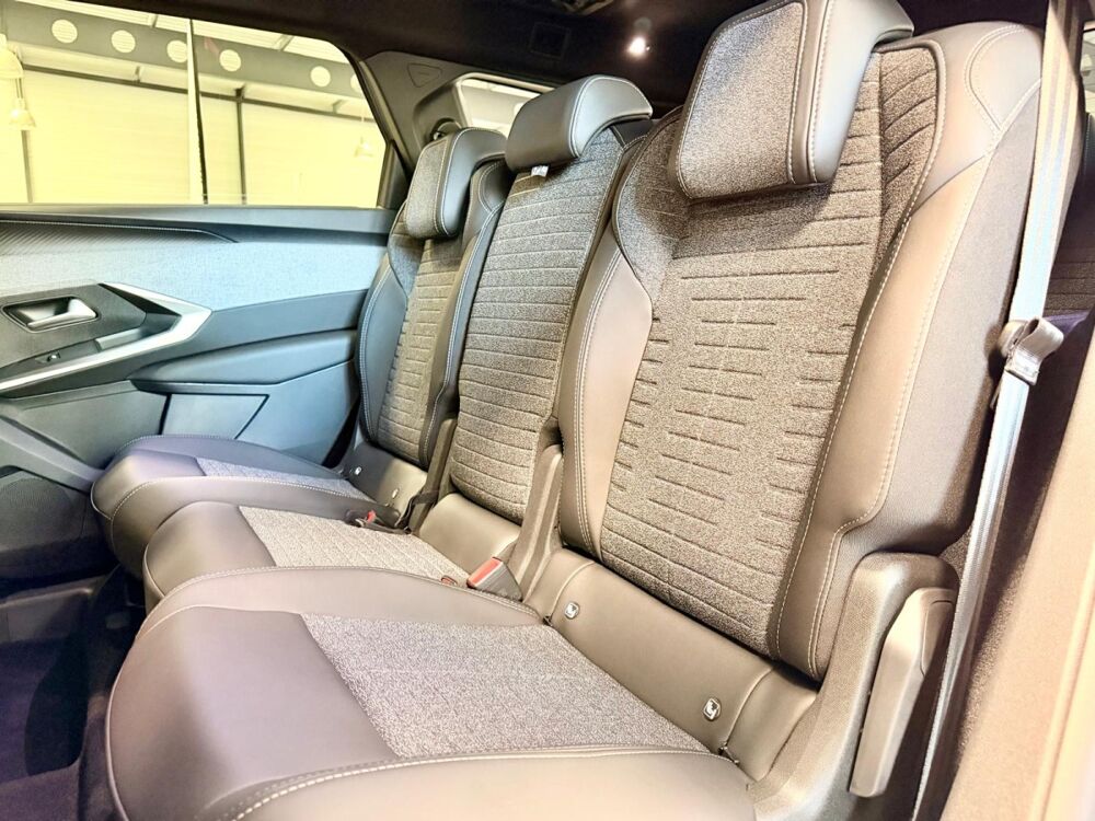 5008 1.2 HYBRID 145 E-DCS6 Allure Business 2026 occasion 63360 Gerzat