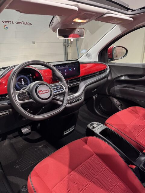 500 C 24kWh (Red) 2023 occasion 76360 Barentin