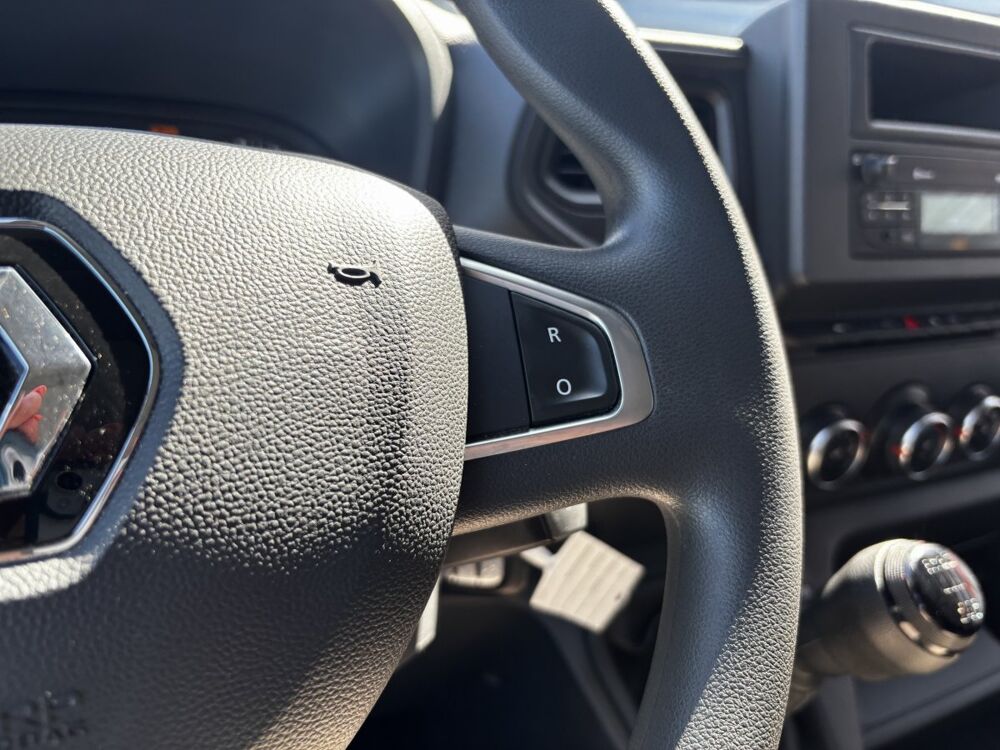 Jumpy FG Tr CF F3500 L2H2 Blue dCi 135 33044KMS 17900€HT 2023 occasion 86440 Mign&eacute;-Auxances